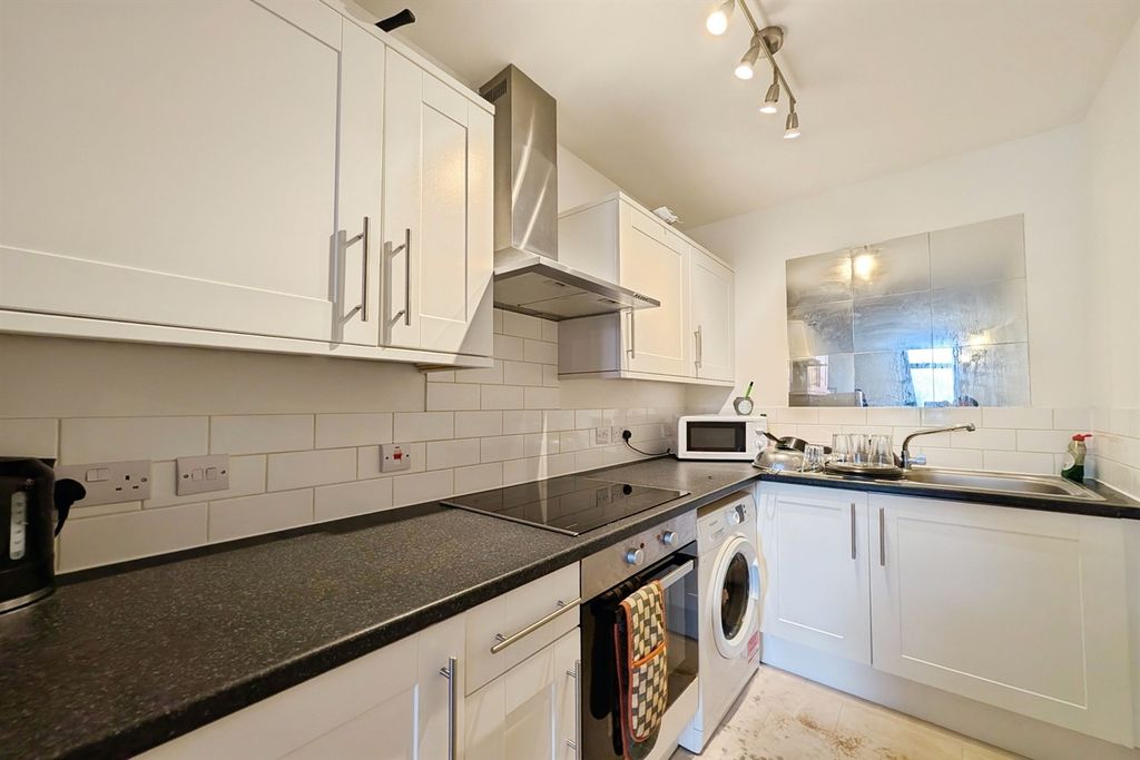 Property photo 3 of 7 (Main)