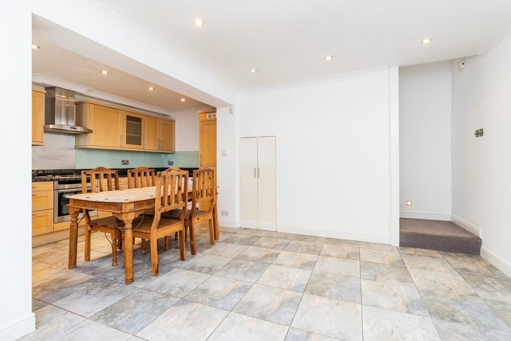 Property photo 3 of 14 Photo 9