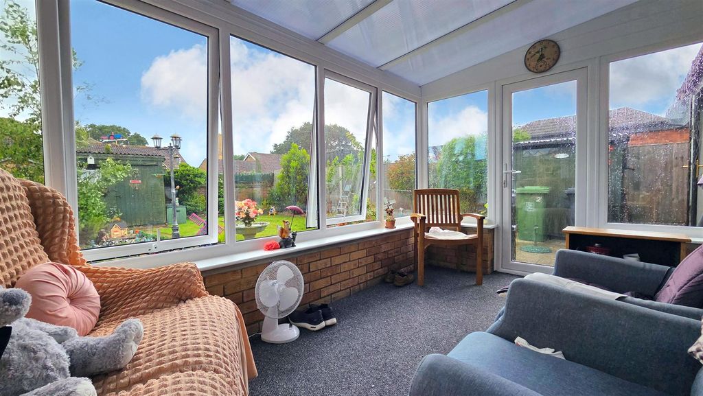 Property photo 2 of 10 Conservatory