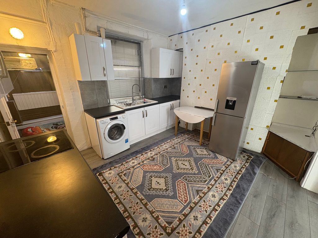 Property photo 2 of 5 Balcony