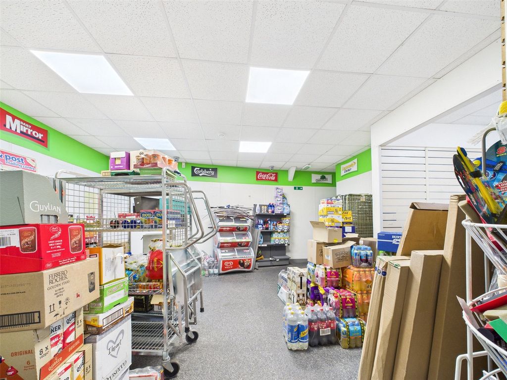 Property photo 3 of 19 Central Shop