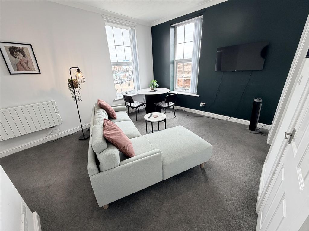 Property photo 2 of 12 Lounge/Diner