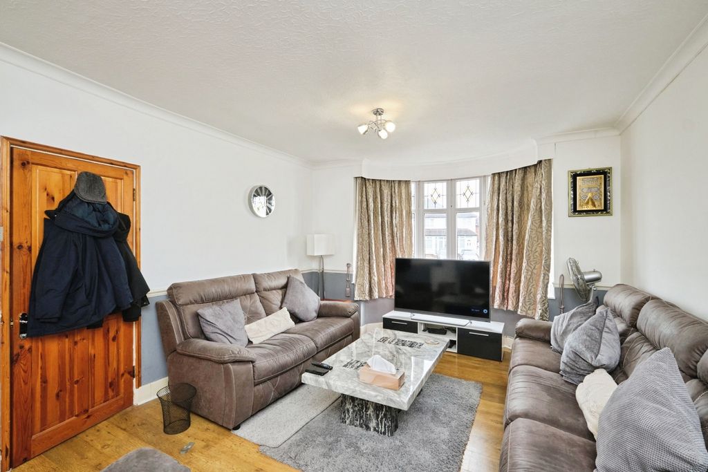 Property photo 3 of 25 Pbox-Img.Jpg