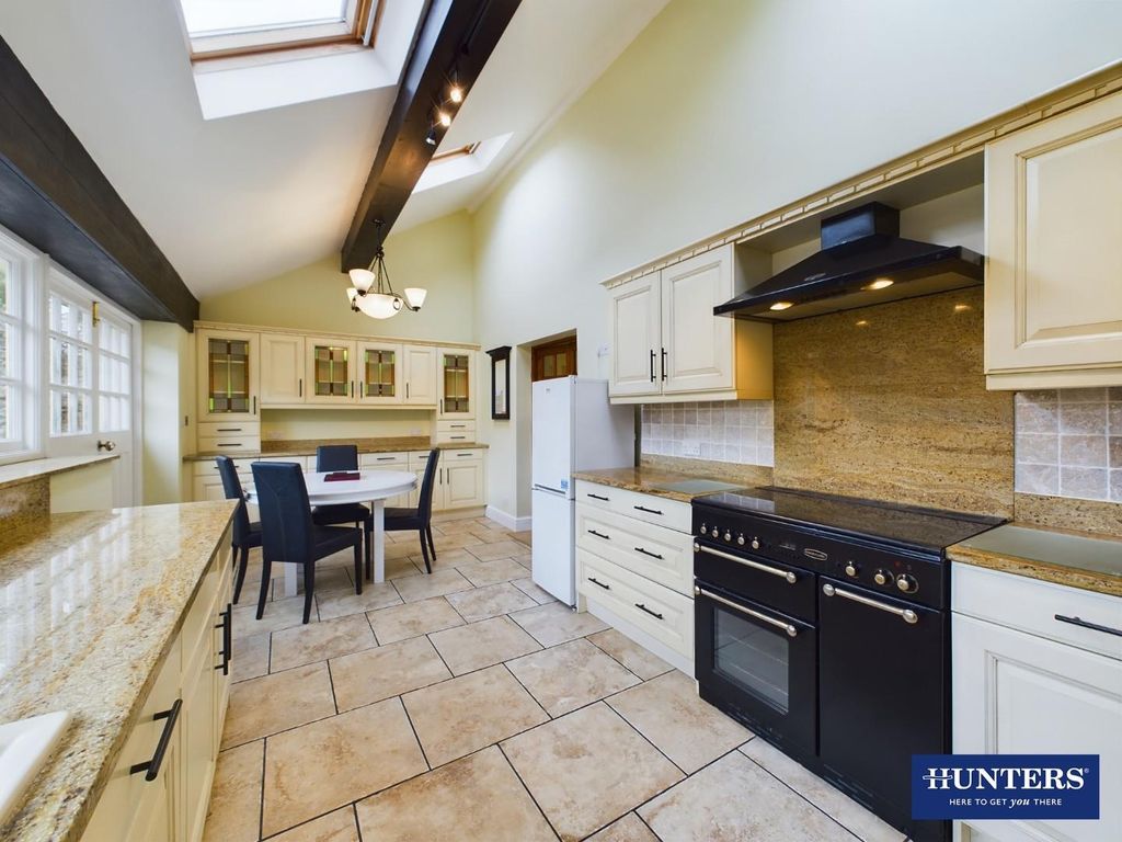 Property photo 3 of 25 Kitchen/Diner