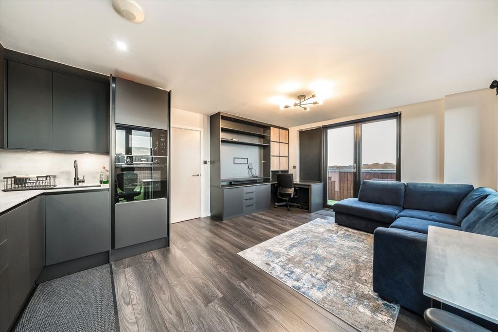 Property photo 3 of 8