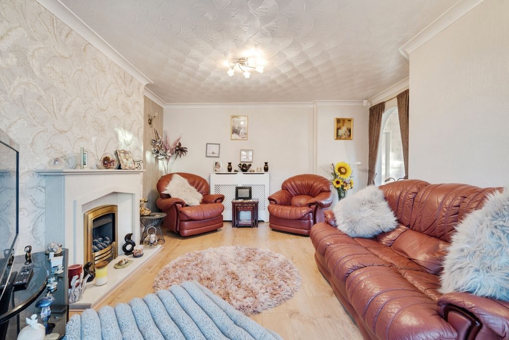 Property photo 3 of 11 Pbox-Img.Jpg