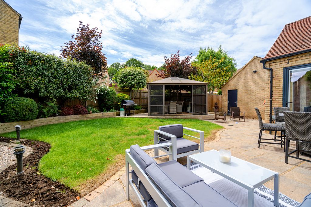 Property photo 2 of 37