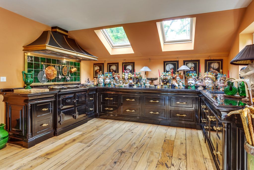 Property photo 3 of 18 4747-Hr-3