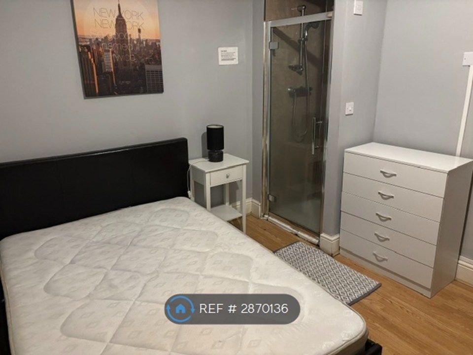Property photo 1 of 10 Room 4 Picture 1