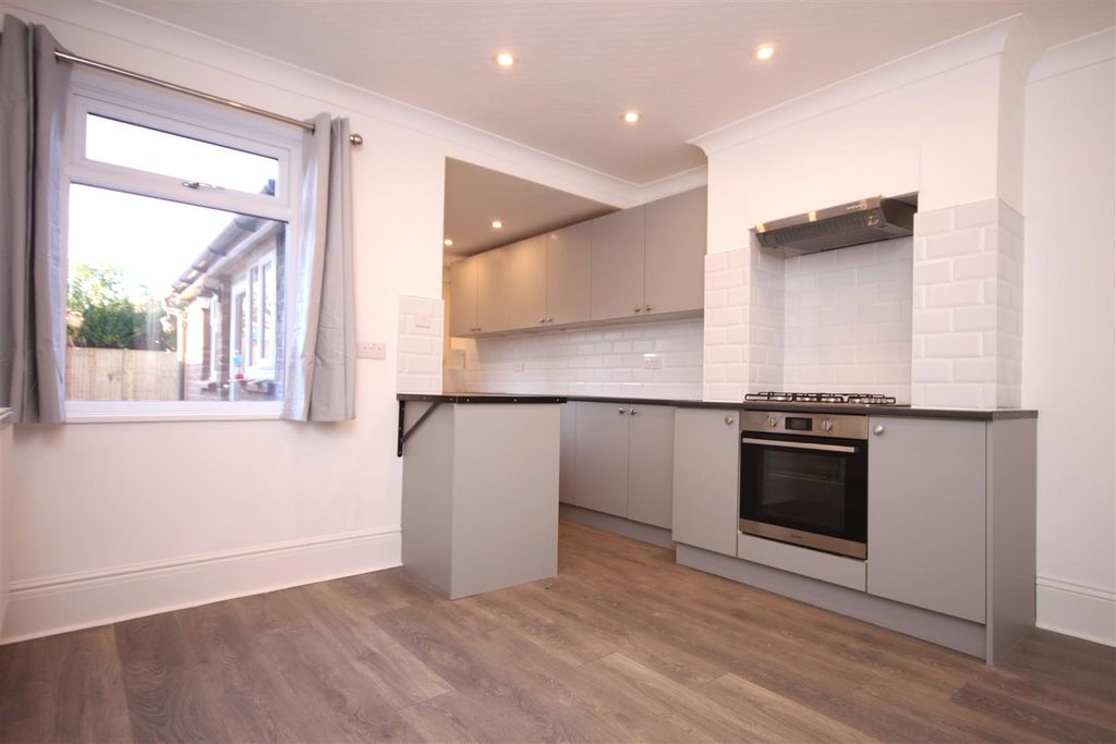 Property photo 3 of 7 Kitchen