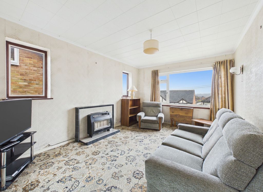 Property photo 2 of 11 Lounge