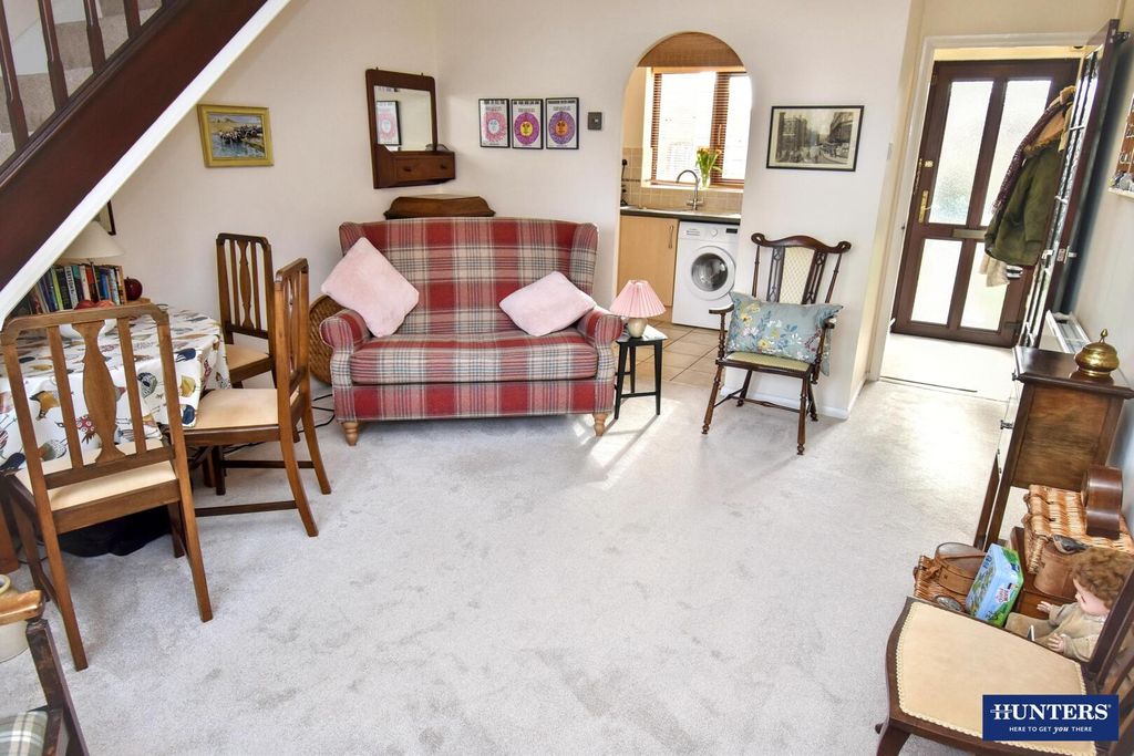 Property photo 3 of 10 Living Room