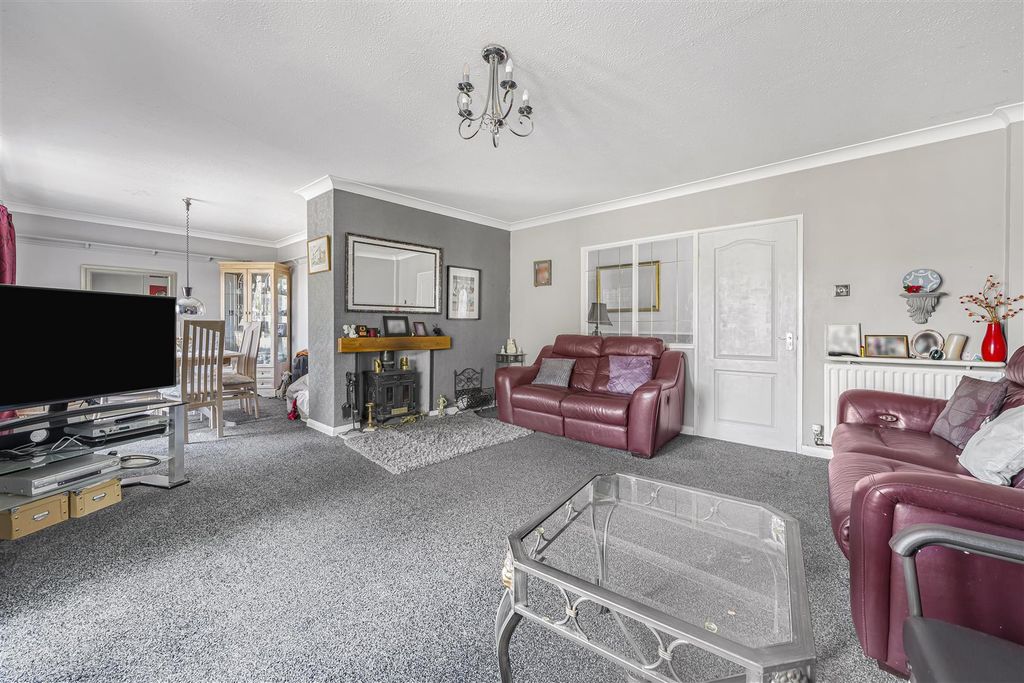 Property photo 3 of 11 8 Frymley View, Windsor Sl4 5Ta2.Jpg