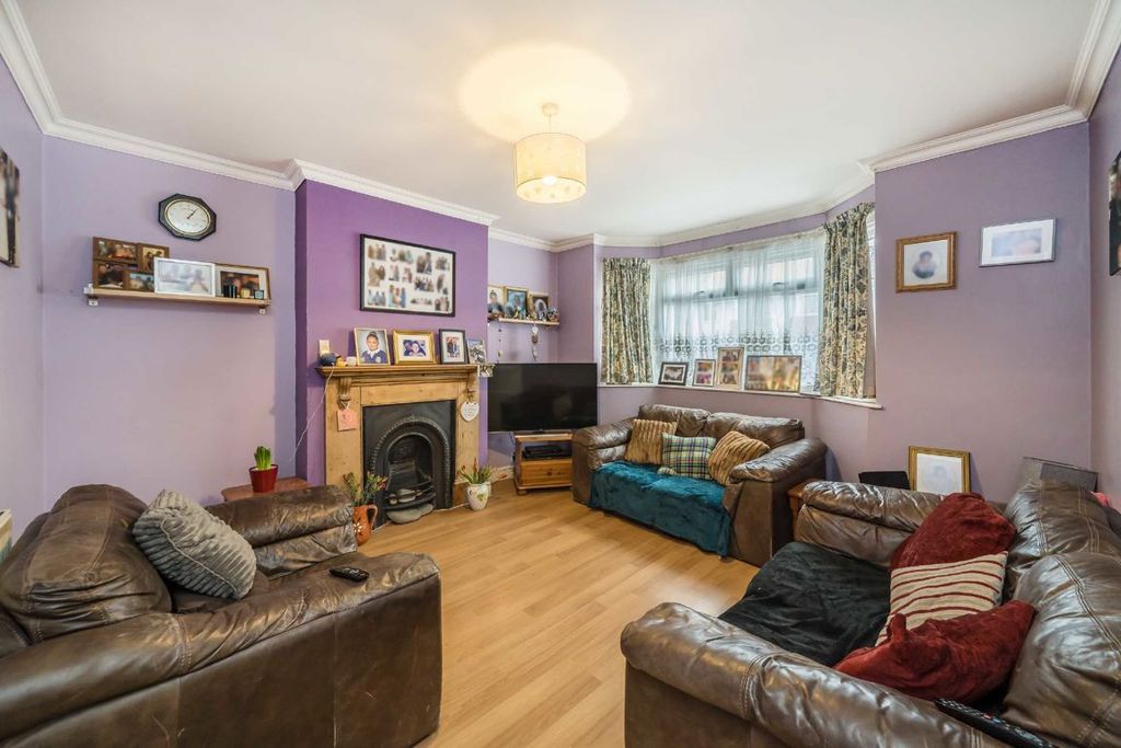 Property photo 2 of 8