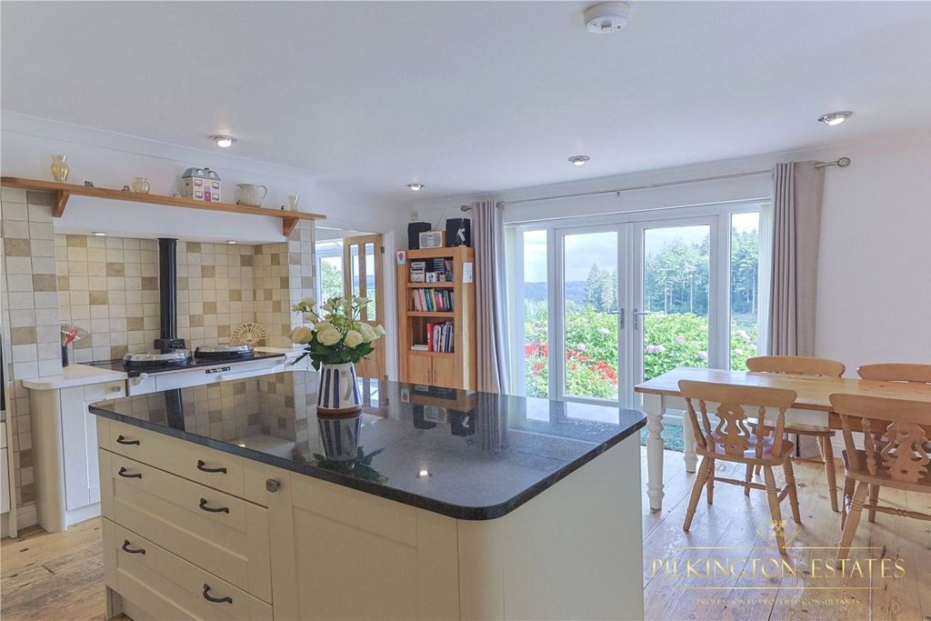 Property photo 3 of 43 4275262