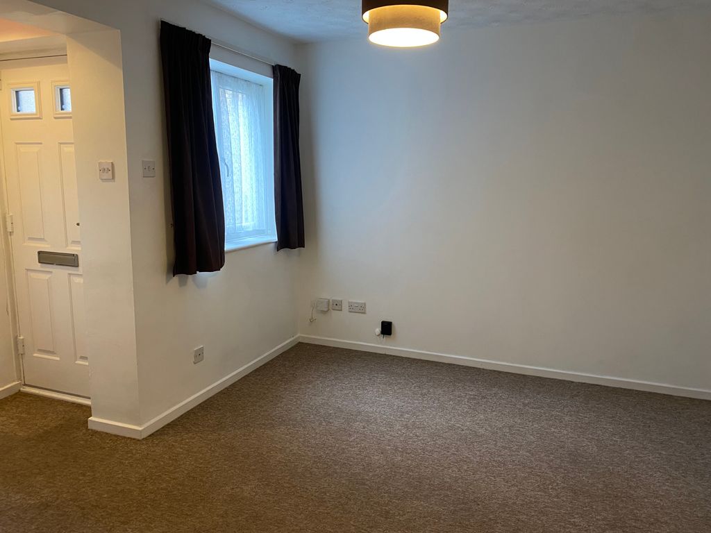 Property photo 3 of 7 Lounge