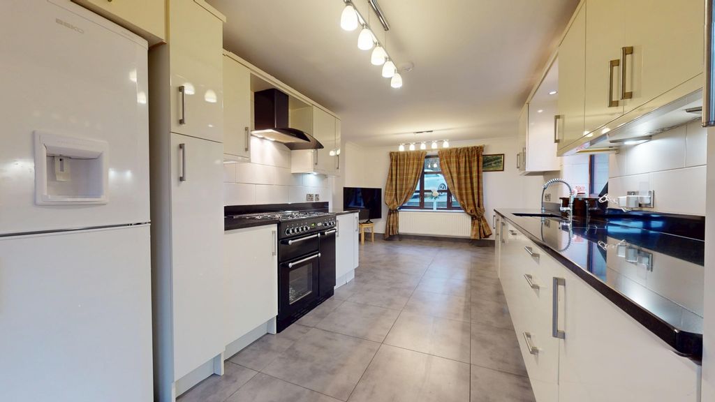 Property photo 3 of 33 4619774