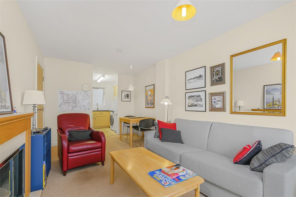 Property photo 2 of 31