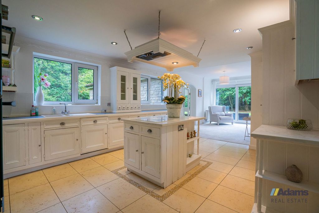 Property photo 3 of 28