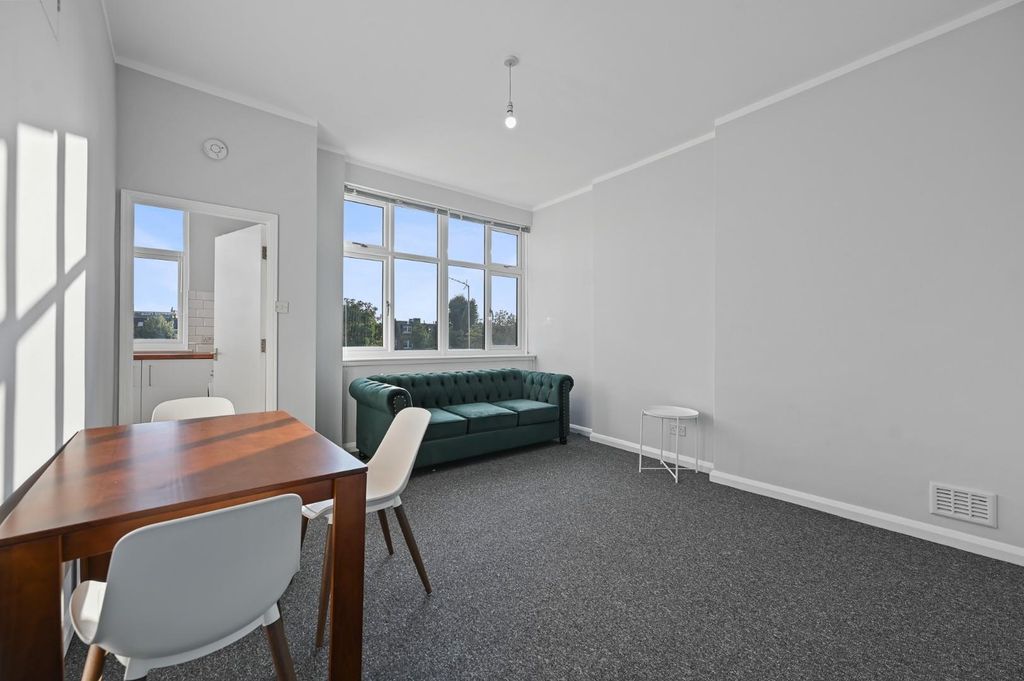 Property photo 2 of 10 Fbl - Elsham Road - Reception3 (1).Jpg