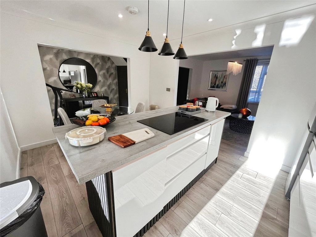 Property photo 2 of 19 Picture No. 26