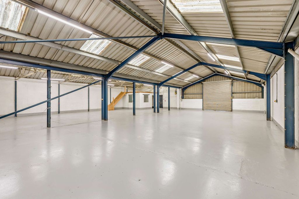 Property photo 3 of 16 8683493-Interior01-800