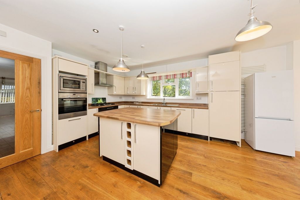 Property photo 2 of 25 Pbox-Img.Jpg