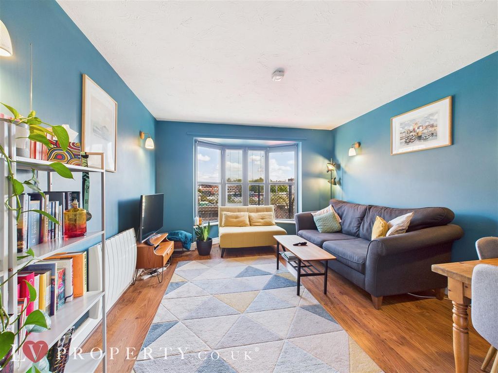 Property photo 3 of 39 Cam05016G0-Pr0112-Still023 - Copy.Jpg