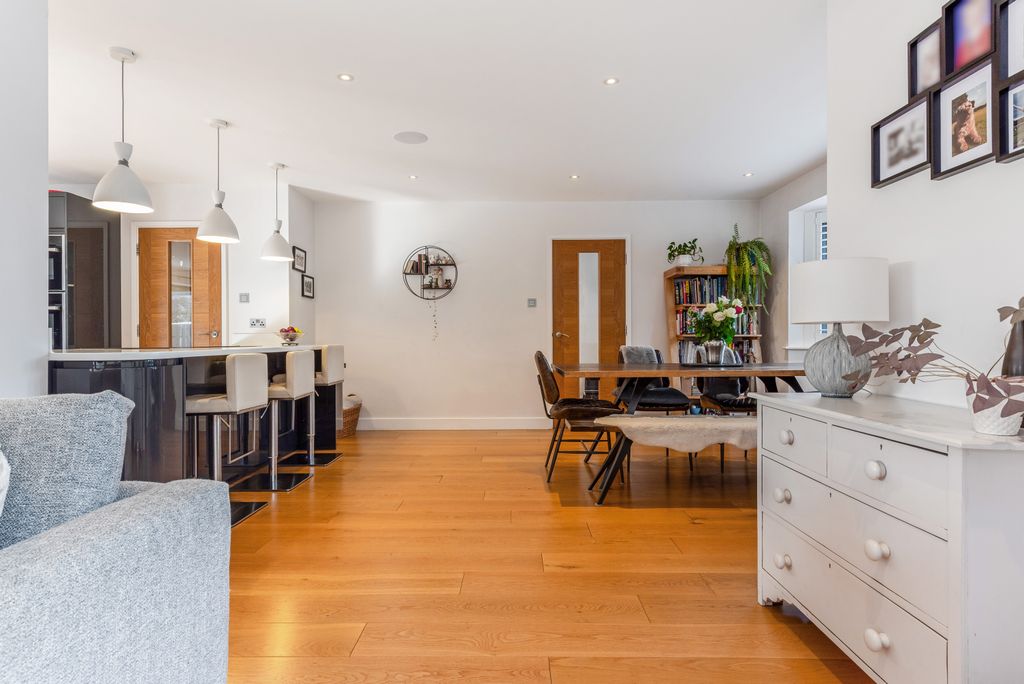 Property photo 2 of 34