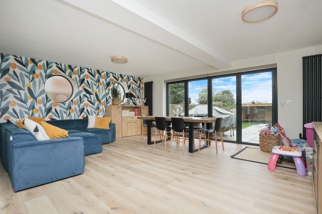 Property photo 3 of 20 Picture 3