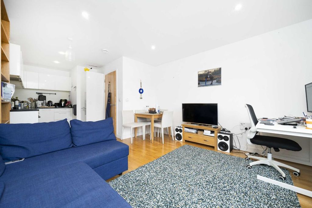 Property photo 3 of 8