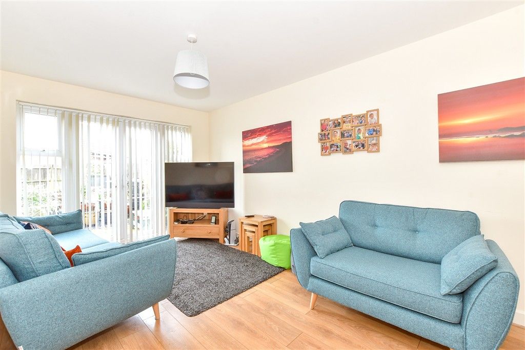 Property photo 3 of 12 Lounge