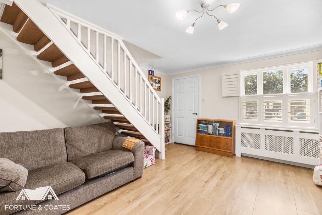 Property photo 2 of 18 Westburyrise_15.Jpg