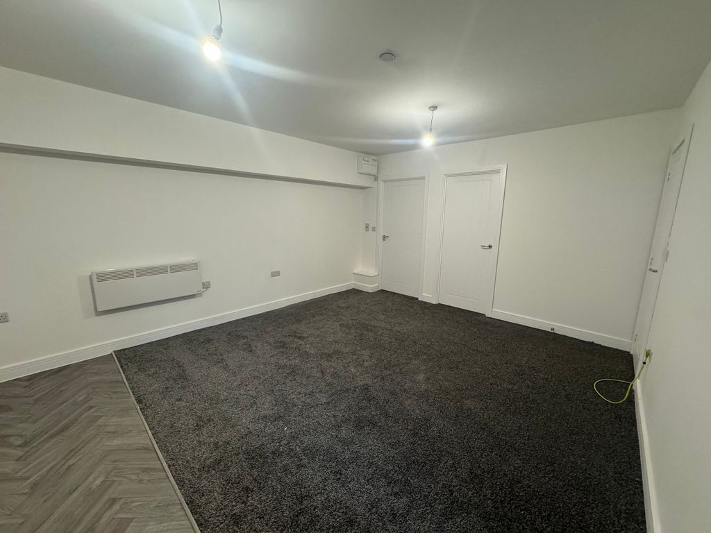 Property photo 1 of 10 Lounge