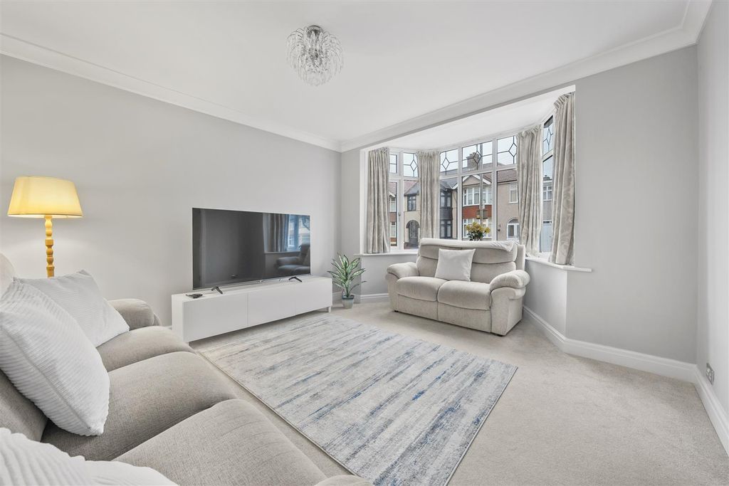 Property photo 3 of 35