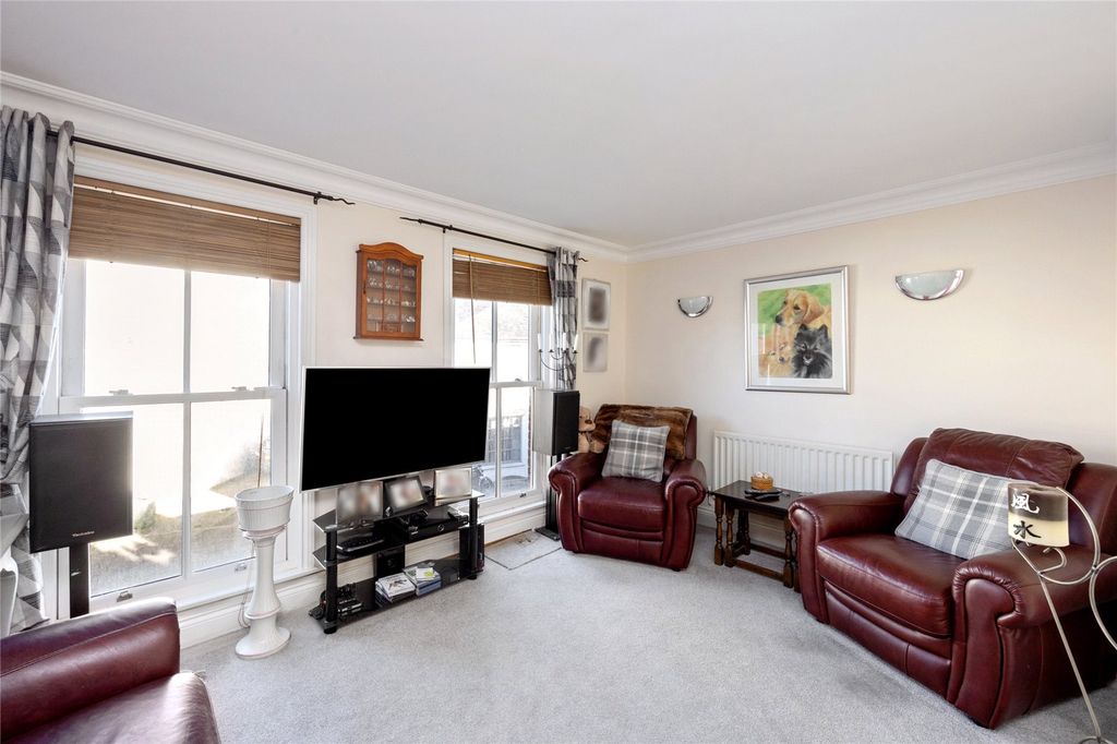 Property photo 3 of 21 Picture No. 06