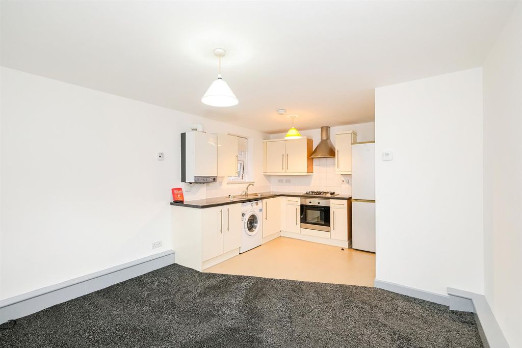 Property photo 2 of 18 Flat 5, 188 Wanstead Lane-10_Web.Jpg