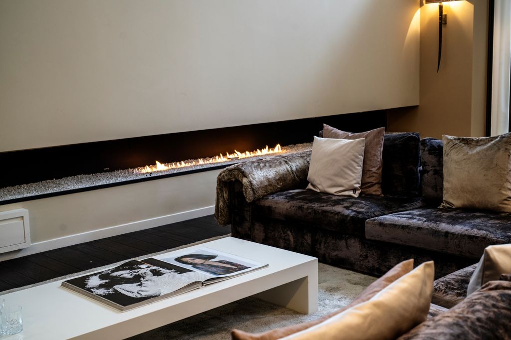 Property photo 3 of 43