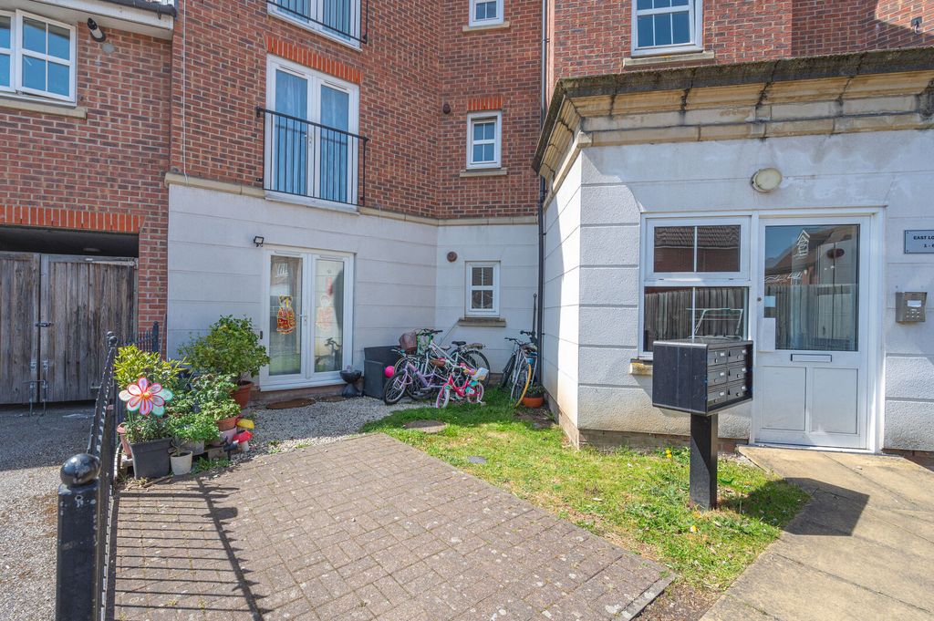 Property photo 2 of 10