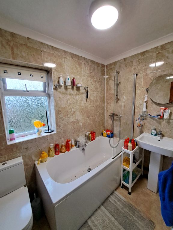 Property photo 3 of 9 Bathroom