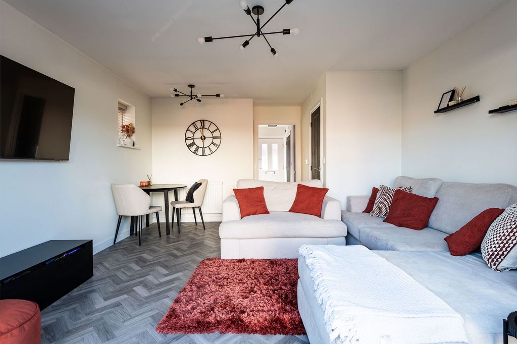 Property photo 3 of 12