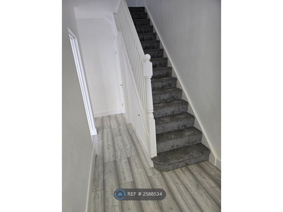 Property photo 3 of 23 Hallway
