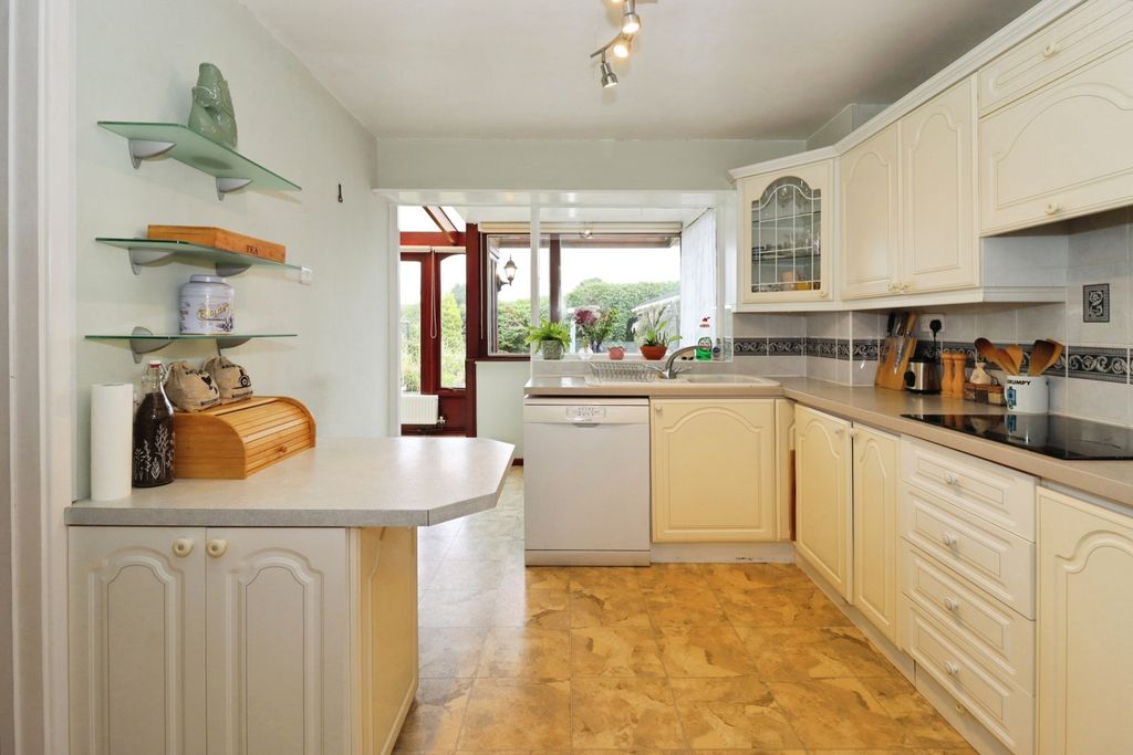 Property photo 2 of 17 Kitchen