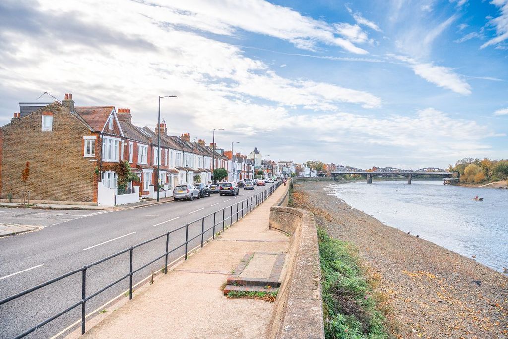 Property photo 2 of 20