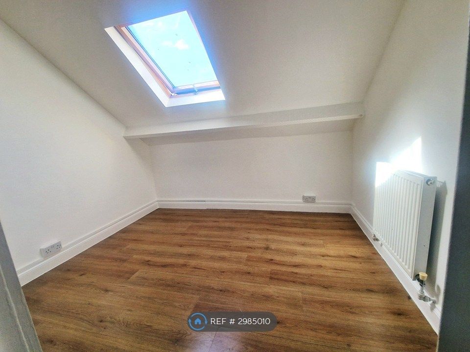 Property photo 3 of 11 Bed Room