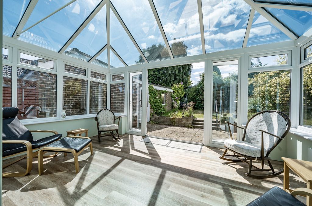 Property photo 3 of 19 7-681A1441Efc31-1...