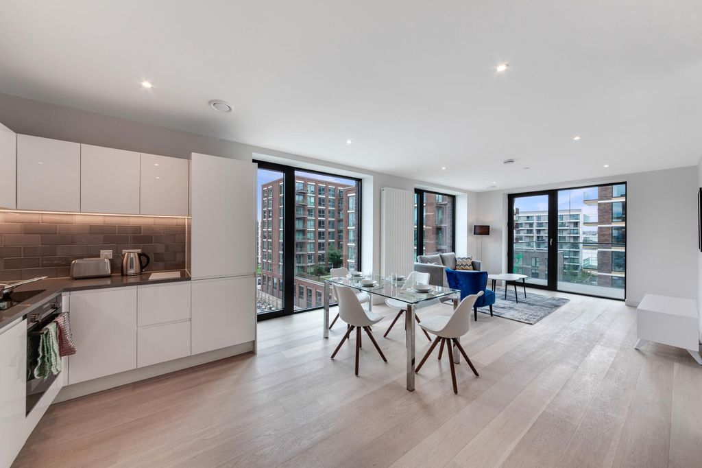 Property photo 3 of 12