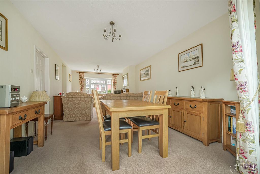 Property photo 2 of 25