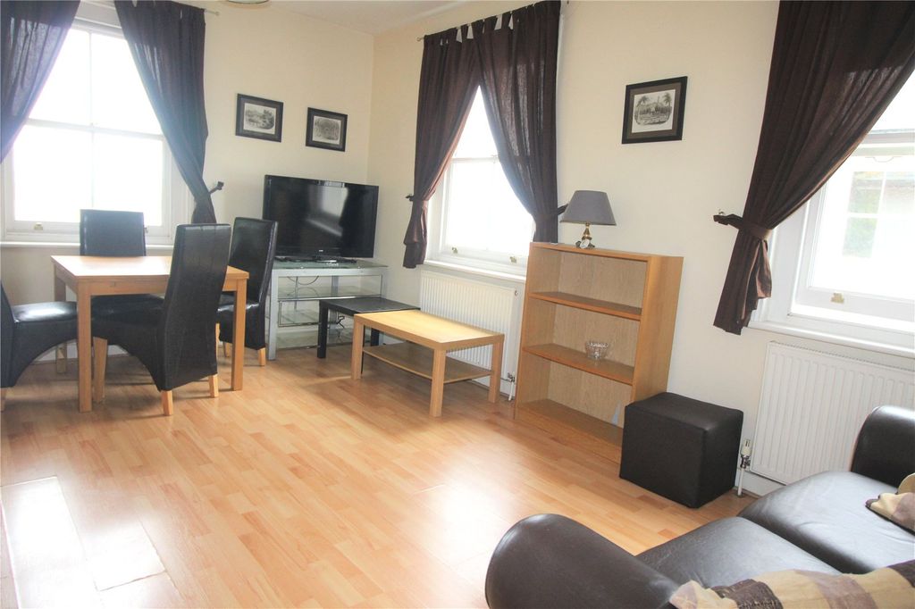 Property photo 3 of 8 Picture No. 05