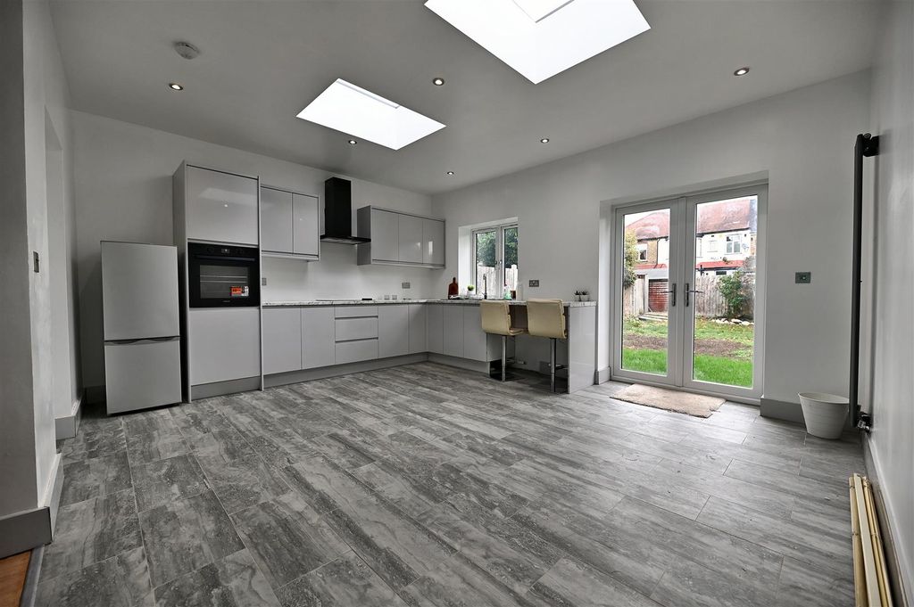 Property photo 2 of 12 13-Kitchen-Diner.Jpg